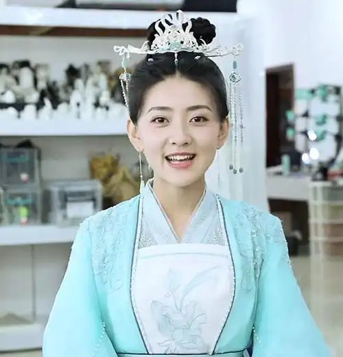 梁洁拍视频曝光《双世宠妃3》造型,比官方公布的还要惊艳!