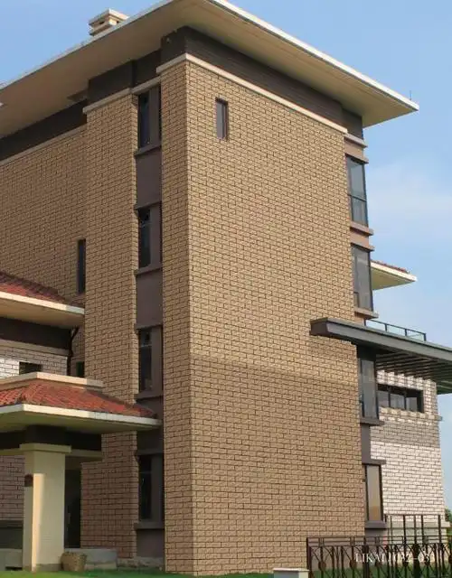 混搭效果特殊的花色,让人感受到艺术的氛围,偏棕色的底色选择新颖可靠