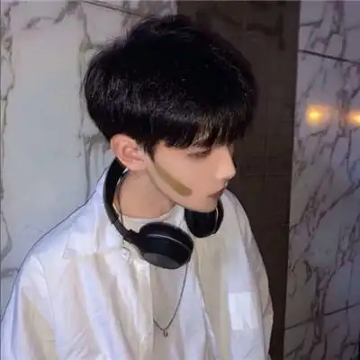 男生头像冷酷忧伤伤感你一笑就晴朗像午后的阳光