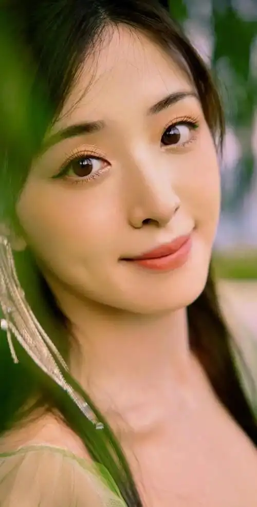 张含韵高清淡雅俏丽写真,美艳动人!__财经头条