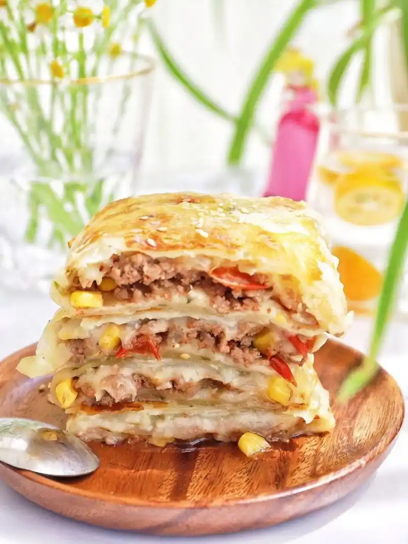 懒人早餐|酥脆多汁流心的牛肉芝士饼 春天总是元气满满,今天吃牛肉