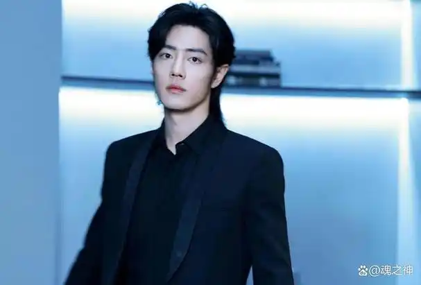 路人眼里的肖战就是无所不能,粉丝不敢说,路人客观夸