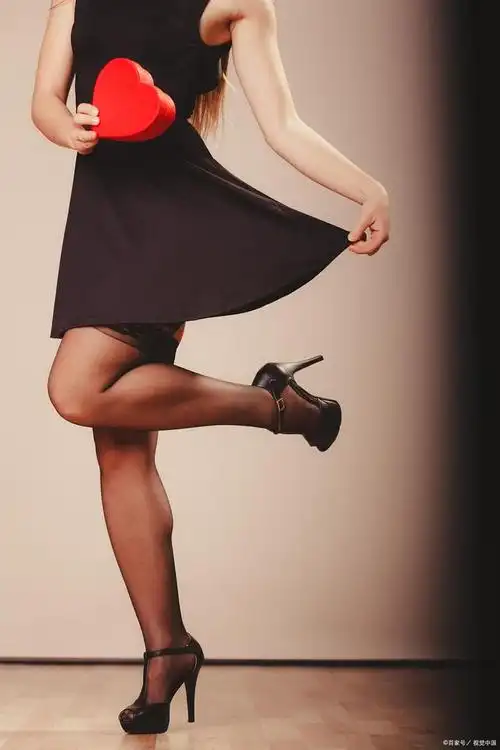 穿高跟鞋搭配什么袜子?