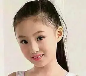 谁知道这女孩叫什么名字?ps:图片来自淘宝中【森之鼓】的广告图片