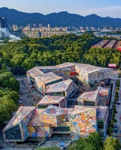 要说重庆最具有文艺色彩的地方,大概非罗中立美术馆莫属.