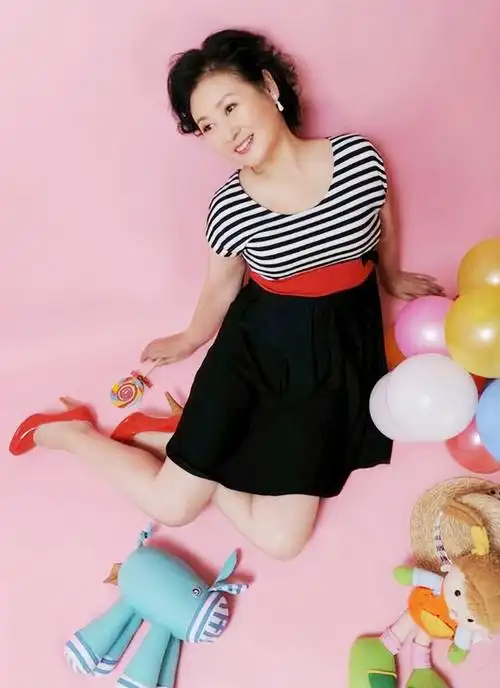 黄晓娟:辉煌背后有泪水,痛失3位至亲,儿子引领她在悲痛中坚强