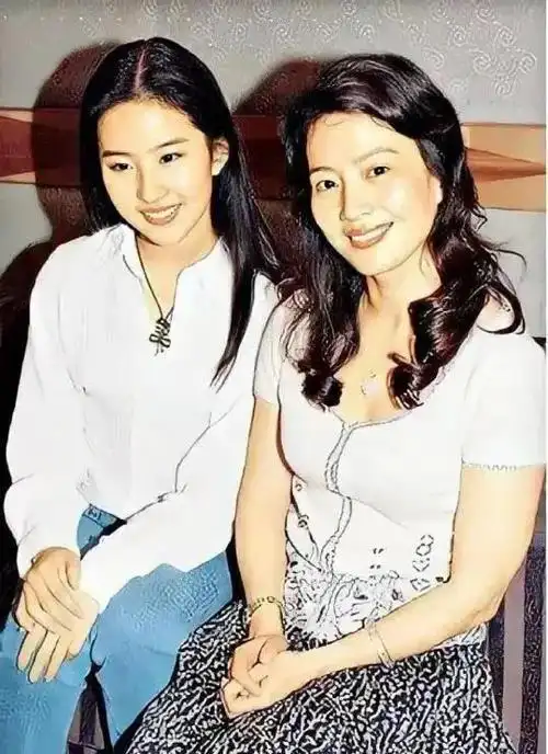 陈金飞被曝已离婚放弃捧杨采钰却和老情人再合作