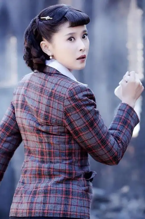 《壮丁也是兵》何晶男人戏里拼气场(图)