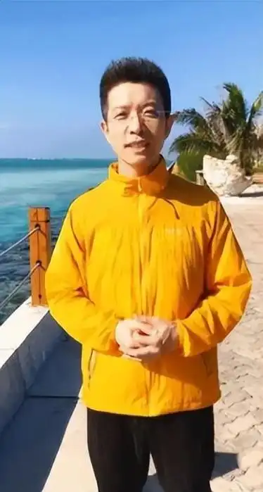 回顾央视主持朱广权43岁不结婚不生子不影响我给父母尽孝