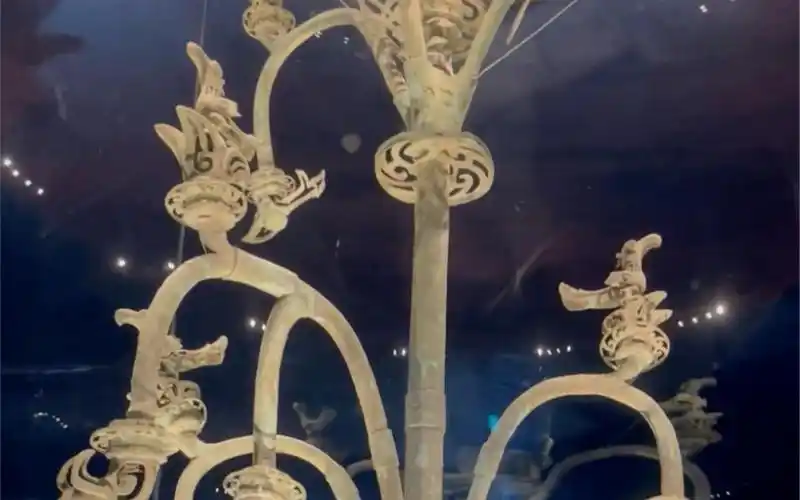 活动作品三星堆遗址青铜神树2