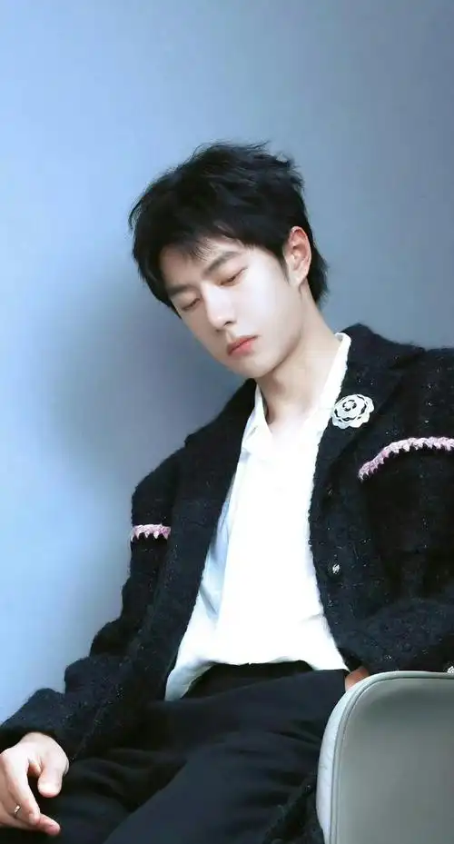 王一博时装周赶场照##王一博平安喜乐