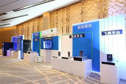 本次活动现场展示了模块化数据中心,全云化一体机,液冷服务器,融合