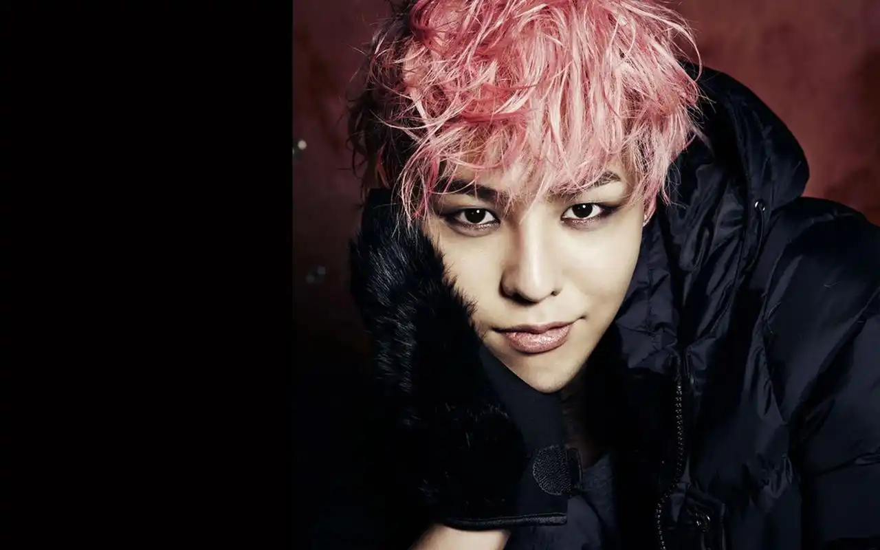 权志龙的高清桌面图,最好是粉毛的那个时期