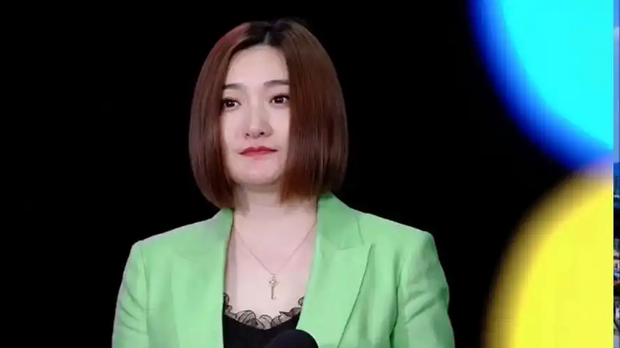 云菲菲《伤心城市》完整版 经典伤感音乐百听不厌