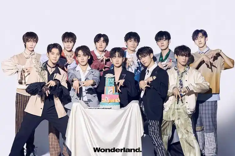 2020年r1se团体合照首唱会前