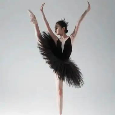 个性经典冷淡风女头,跳舞的女生图片-阿宝色头像