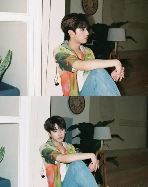 这组照片中的严浩翔身着印花衬衫,造型十分帅气,让人不禁感叹他的时尚