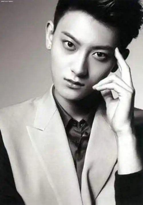 exo的12成员大背头集合吴世勋帅气鹿晗攻气而他很可爱