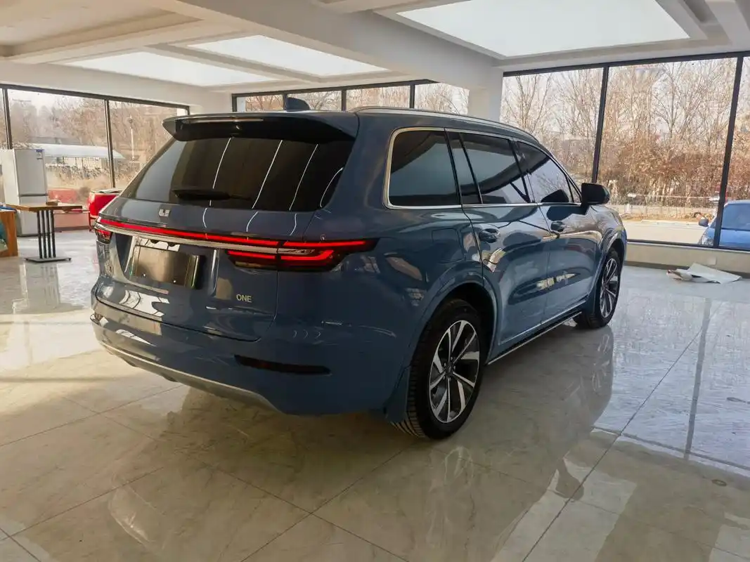 理想汽车 理想one 2021款 增程6座版 2022年1月上牌,实表1.