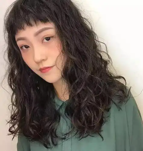 洋气小卷全头烫图片 长发羊毛卷真的美"炸"了 - 羊毛卷 - 发型站