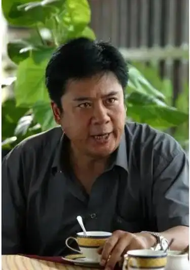 与张铁林,张丰毅,方舒等人成为了同学.