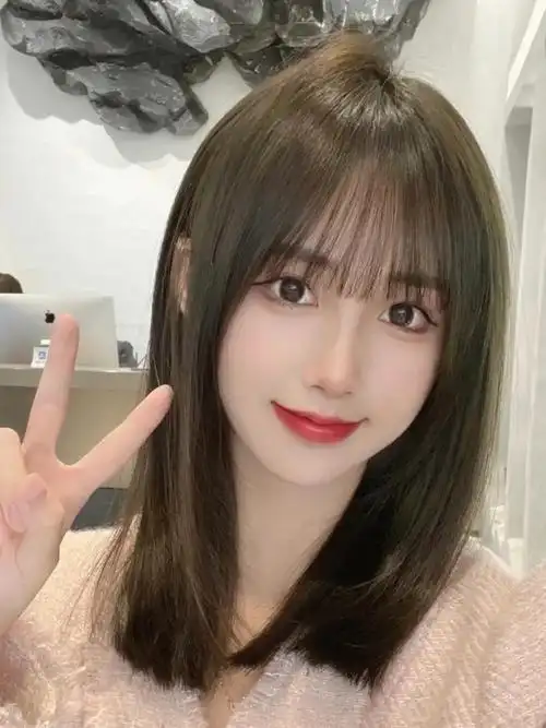 搭配最近超97的锁骨发免烫免打理的锁骨发 广州陈老师设计简约发型