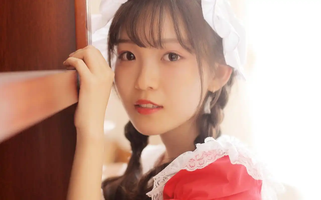 粉色女仆装美女性感写真高清电脑壁纸