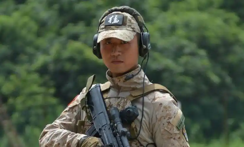 原创36岁何达近照,隐瞒了多年的老婆,原来是我们熟悉的她