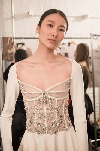 王诗晴变身能量女神伦敦纽约零时差代言走秀两不误