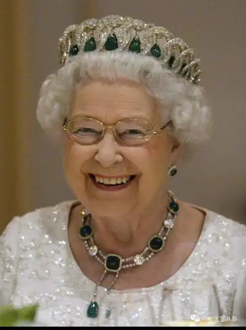 那些年英女王伊丽莎白二世戴过的华丽项链:彩宝篇
