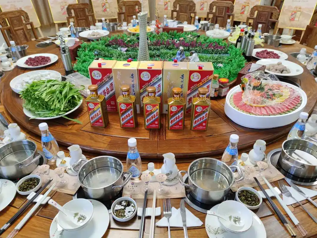 干杯91 #茅台 #饭局 #聚餐 #燕京八景 - 抖音