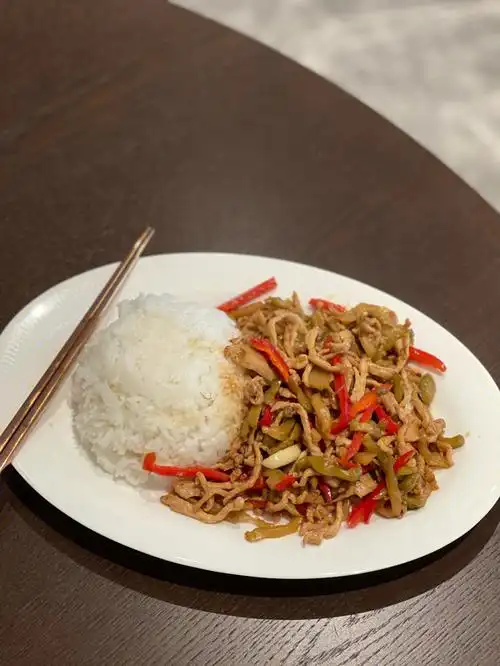 今日份晚餐榨菜肉丝饭白灼虾