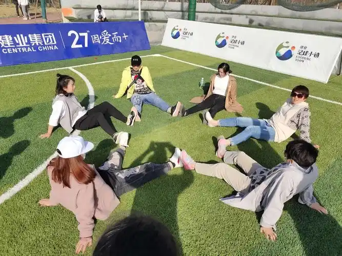 各种姿势摆拍,这真是精英团队,抢占技术制高点,勇者风范,服务社会大