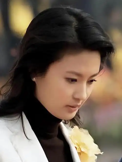 前男友被判死缓,富豪丈夫入狱去世,这位央视主持如今过得怎样?