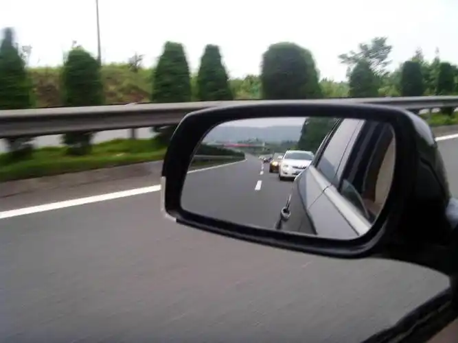 开车时的4个好习惯,如果你占了3个以上,那基本上就是老司机!