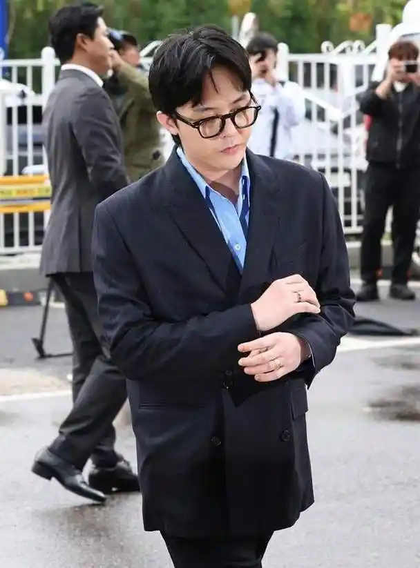 但是实际上这些很多的消息都是谣言罢了,经过韩国警方的化验,权志龙