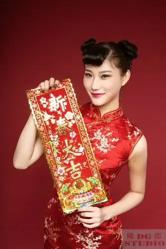 旗袍美女大拜年