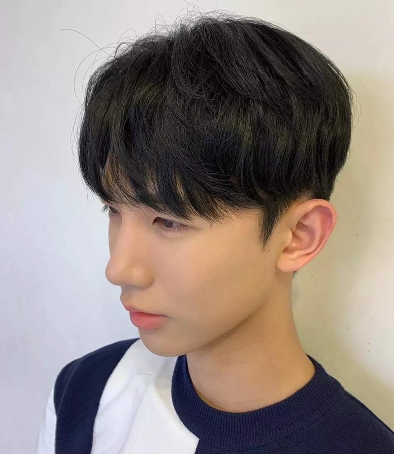 无论是粗硬发质还是细软发质,都可以通过这种纹理烫发,让整个发型变得