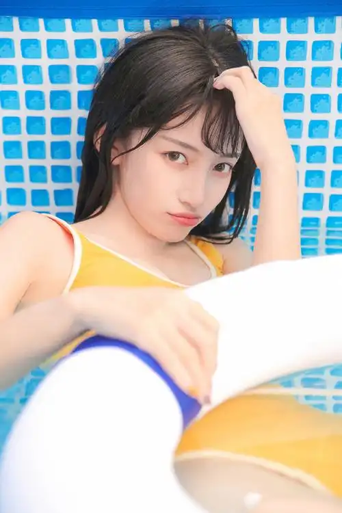 泳衣美女泳池大胆诱惑艺术极品写真517性感美女美桌网