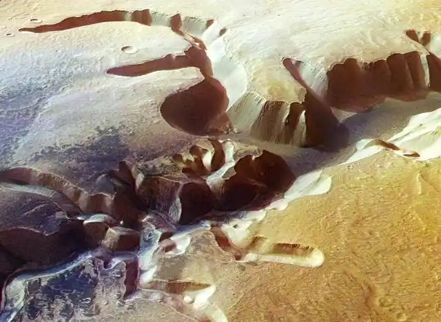 boriska 解释道,火星发生了核灾难,只有少数人幸存下来建造屋子和制造