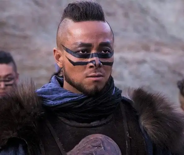 苏音(身材不高)48.冯女英(面相斯文,风流轻浮)49.罗天宇(四方脸)50.