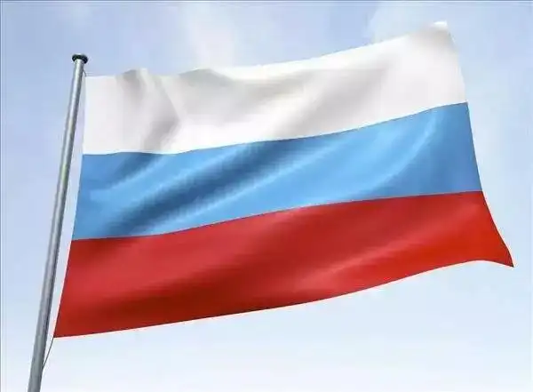 一见呀:1830,一位矿工在俄国的乌尔山脉发现了变石,并将其献给了沙皇