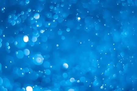 浅蓝色背景的抽象柔和波克灯光效果模糊不清的技术或