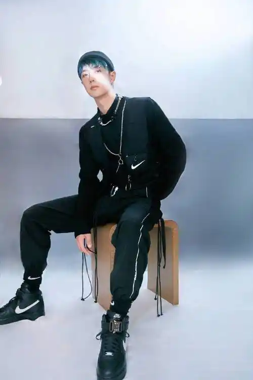 王一博双腰牛仔裤##王一博骑手vlog