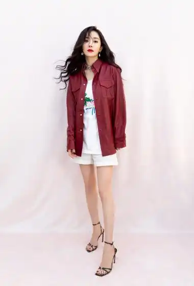 杨幂红色皮衣酷美写真图片19