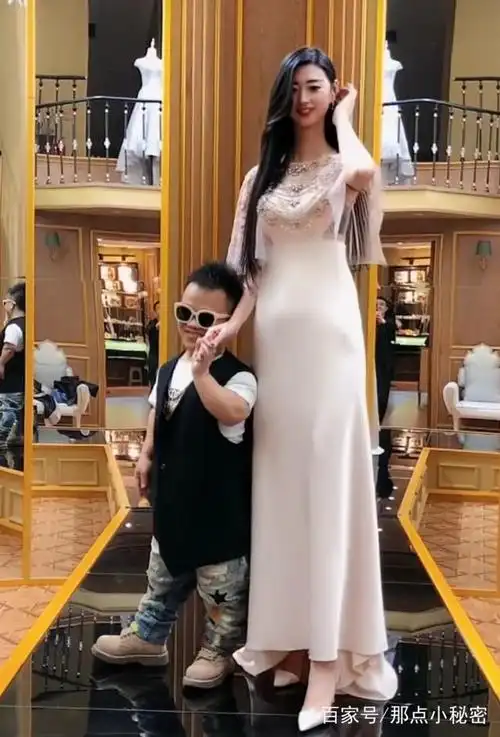 真正的最萌身高差!2米女巨人vs丈门三舅,这cp你怎么看?