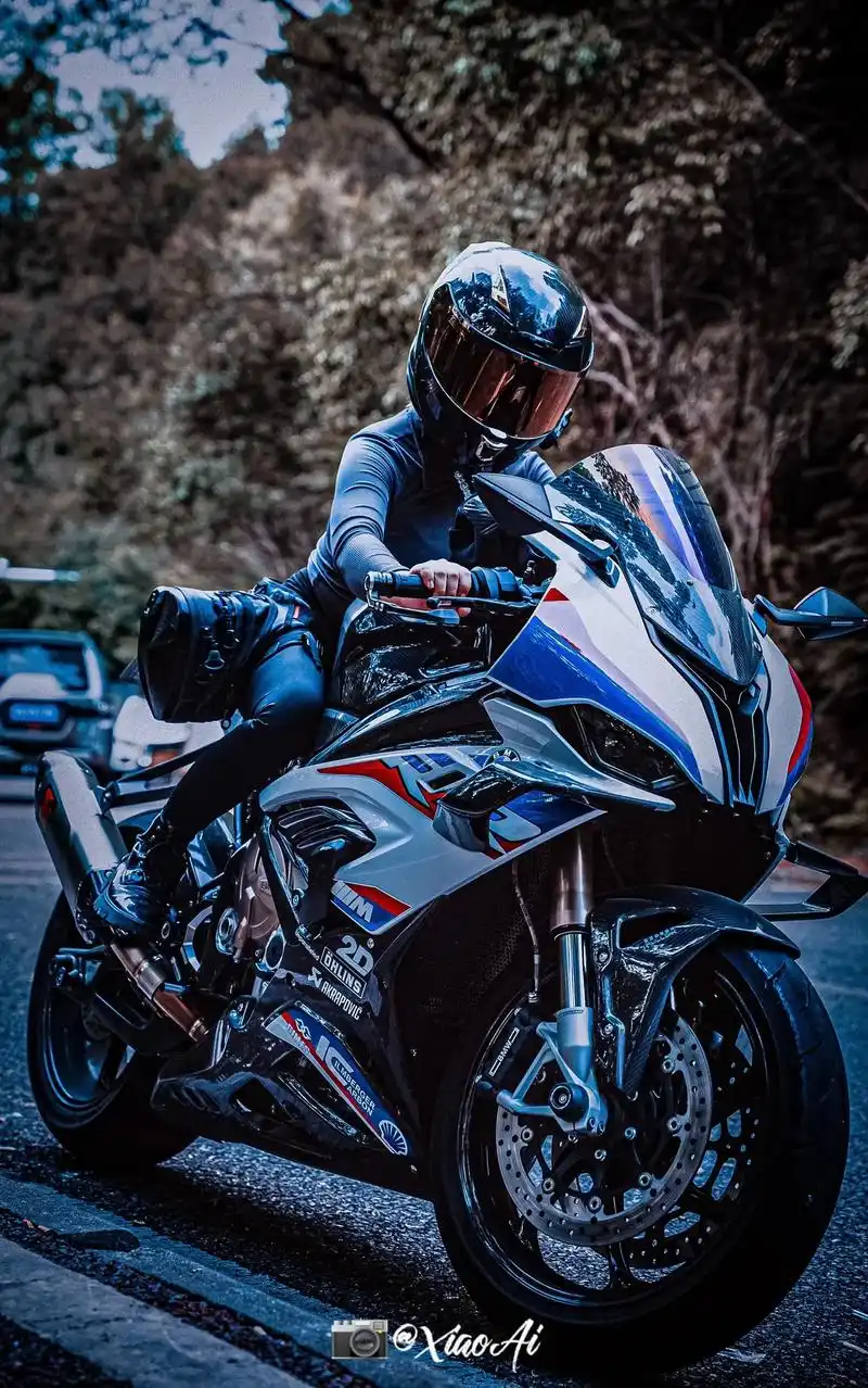 机车 #女骑 #宝马双r #东莞 针不戳呀,照片是朋友拍的 - 抖音