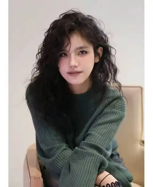 有钱没钱,烫头过年,2024年新流行这5款烫发发型,显年轻气质