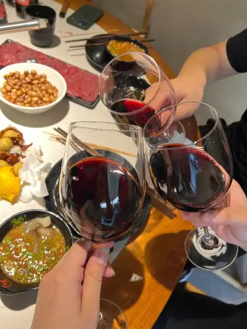 有成都的姐妹嘛一起吃饭喝酒玩