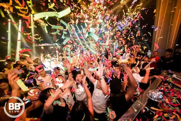 六一蹦迪未成年小朋友请由家长陪同蹦迪今晚djmic带你嗨